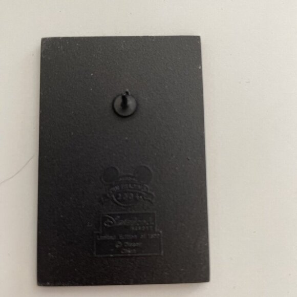 Disney 04 Disneyland Attraction Poster LE Pin Series FRONTIERLAND - Picture 3 of 4